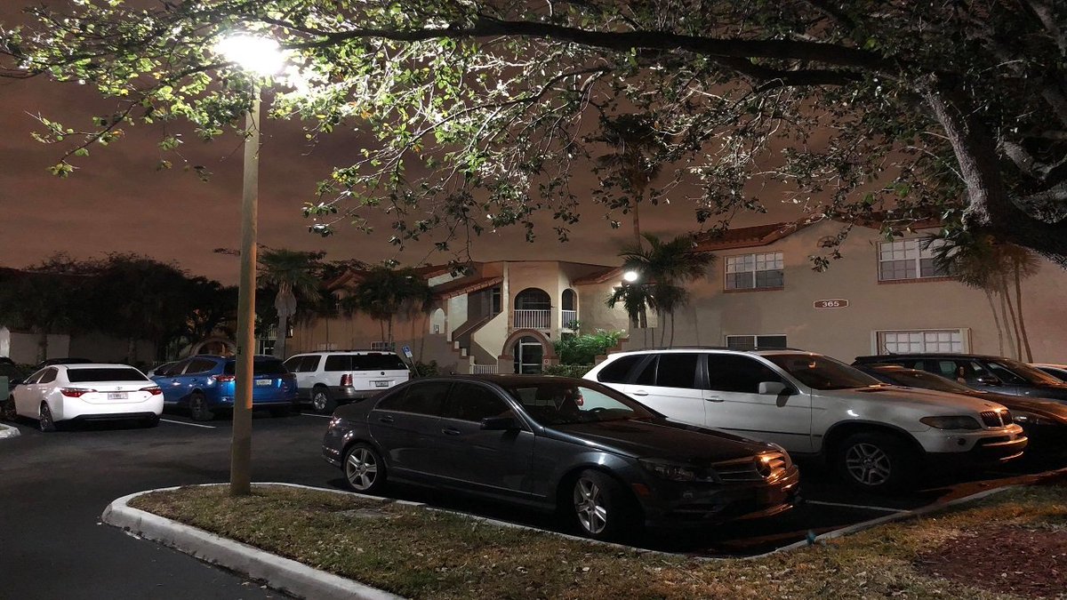 Woman robbed at gunpoint in Pembroke Pines apartment complex bit.ly/2FPF4oH?utm_so… https://t.co/UjobHsEqsN