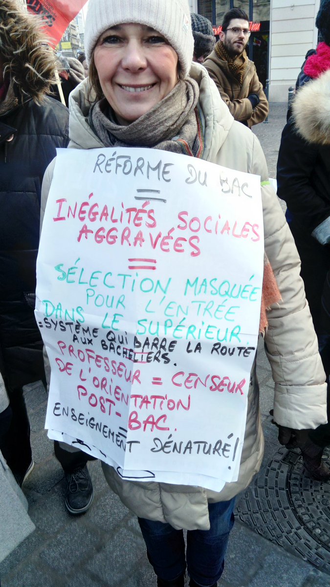 snesdelille's tweet photo. 1500 manifestants à #Lille #RapportMathiot #Bac2021 @SNESFSU https://t.co/hrREvf6alm