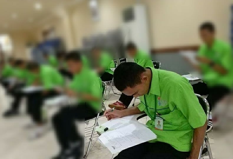 alamctwd's tweet photo. Alhamdullilah udah lulus N5...tinggal nunggu N4 3bulan lagi..
頑張ろう。。。💪💪 https://t.co/Hd9RetYHcK