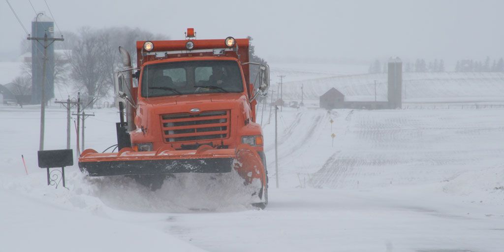 WisconsinDOT's tweet image. When you see a working #snowplow on the road, be patient and give them at least 200 feet of following distance. It's the law.