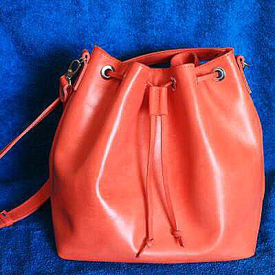 HandokiMarket's tweet photo. Get ready for Spring Summer  2018 and get your hands on our new leather bucket bag! Functional, universal and timeless bucket bags are an absolute essential for anyone who spends her days on the go 👜 #handoki #handmade #fashion #genuineleather #bucketbag #musthave #SS18 https://t.co/ab0uV76chi