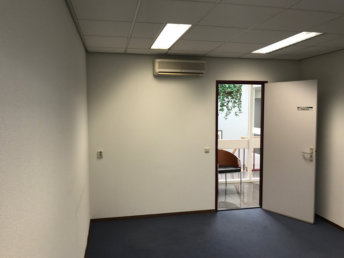 constanbeheer's tweet photo. Per direct #Elst #kantoorunit #tehuur #objecttehuur #ondernemerscentrum #receptie #telefoonopvang #starter 
informeer 0481 366150 https://t.co/OAxdYwp92J