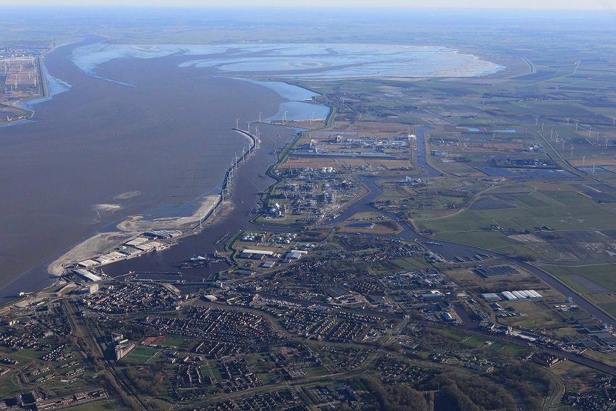 Want to keep up with the latest news about Groningen Seaports? Follow us on social media! As well as a general Twitter account, we have separate Twitter accounts for the chemicals, data, energy, offshore wind and recycling propositions. More information? goo.gl/G77oiK
