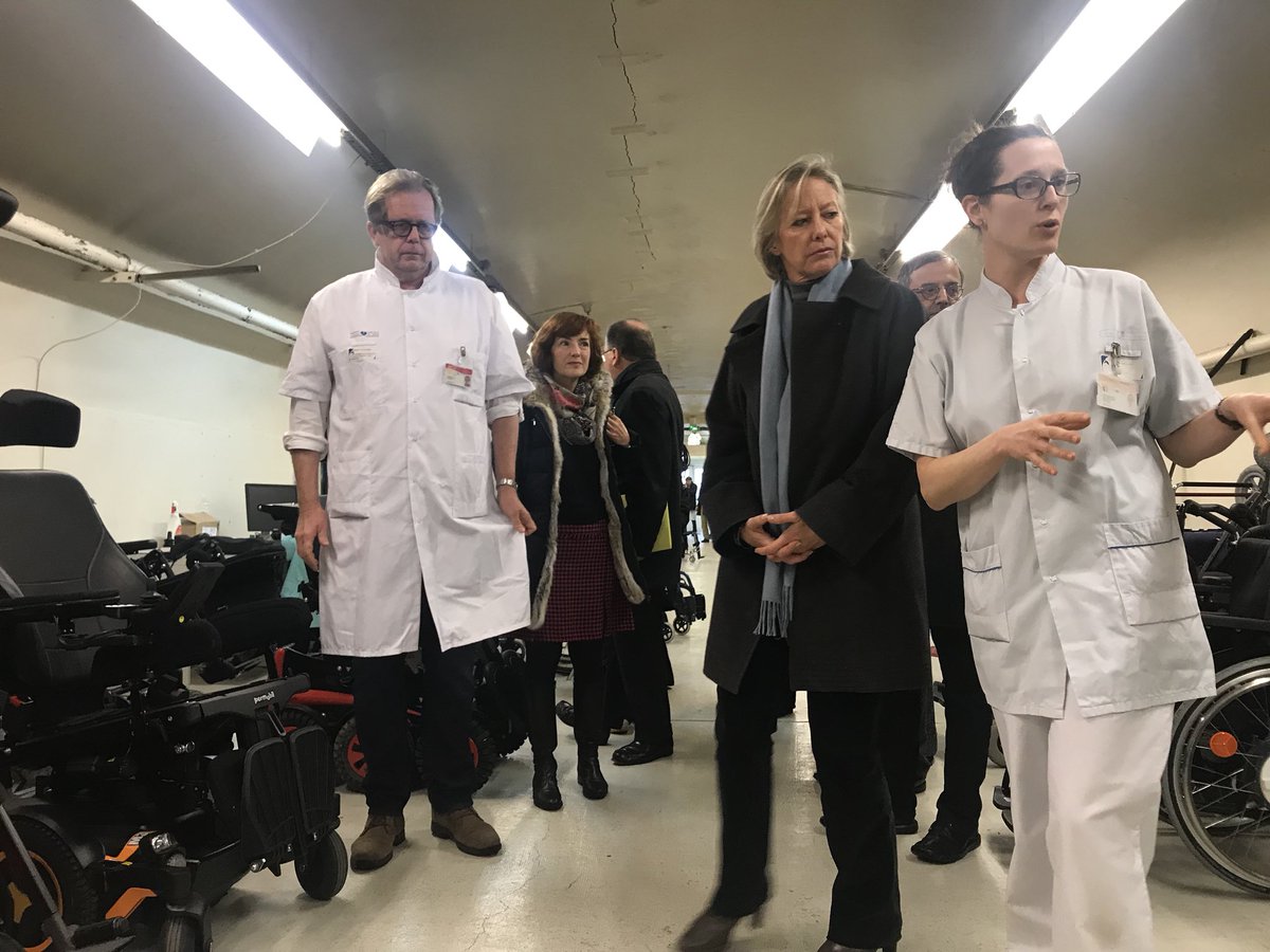 s_cluzel's tweet photo. Au centre d’essai des fauteuils roulants de l’#hôpital Raymond Poincaré de #Garches. En 2017, 600 personnes ont pu bénéficier d’une expertise unique en #France dans le choix d’un #fauteuil roulant. Ici, la personne est au cœur de son projet de vie. #Inclusion https://t.co/IcyLkWKiyg