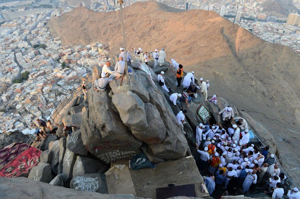I'timaar on Twitter: "The Cave of Hira is famous for being the location where #Prophet Muhammad (SA) received his first revelation & where #Quran was first revealed. The Cave is about 12