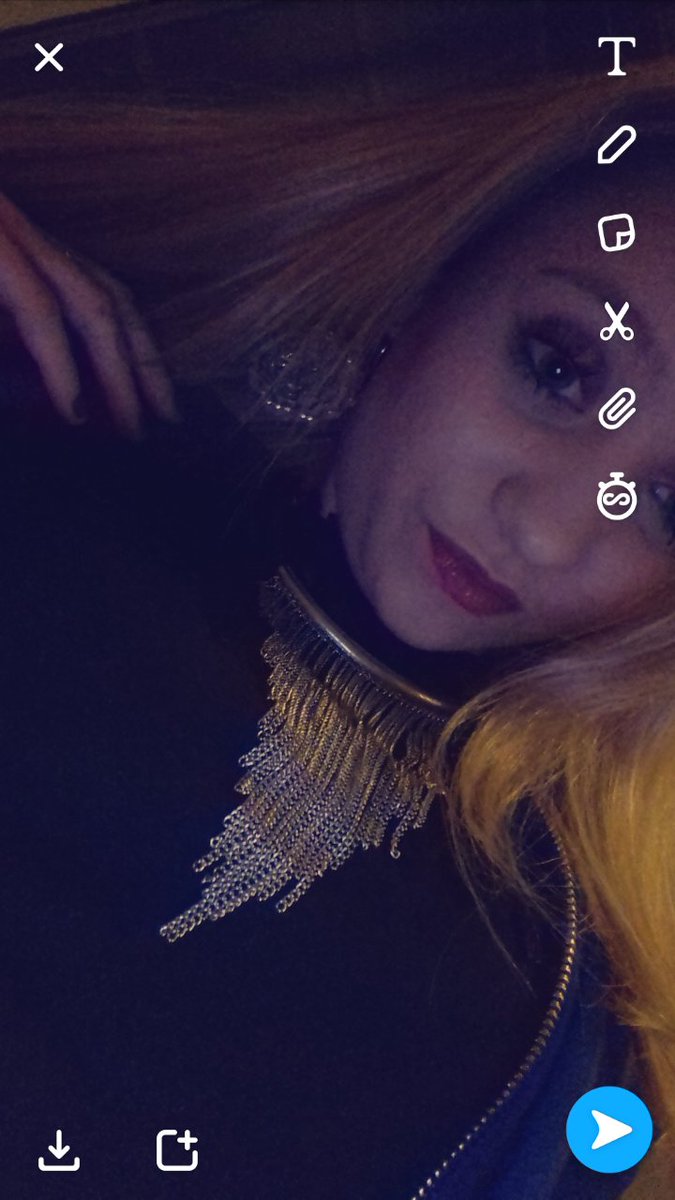 chloejalis79's tweet photo. j’ai des problèmes de confiance parce que les gens ont des problèmes de mensonges....#effetsnap👻cheveux couper👌 https://t.co/0CtDvpcEsD