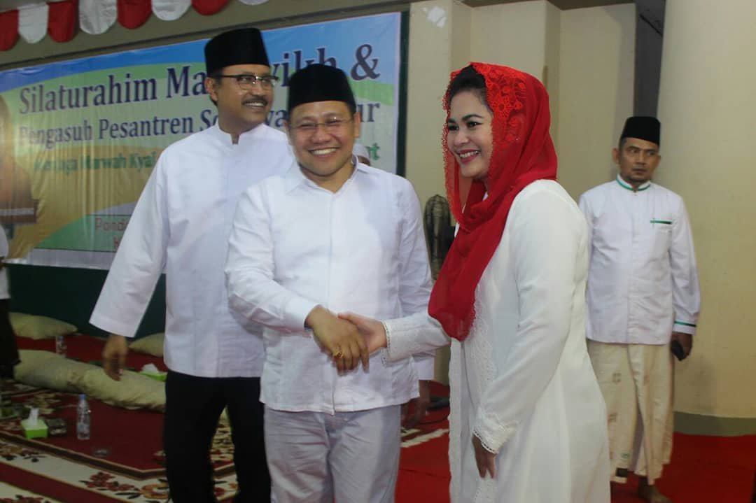 Suatu kehormatan bagi <a href="/gusipul_id/">Saifullah Yusuf (Gus Ipul)</a> dan saya mendapat jumhur (suara mayoritas) para kyai dan ulama se-Jawa Timur. Subhanallah

Semoga amanah ini dapat kami emban dengan baik, insha allah 
Barakallah, Amin ya rabbal alamin

#Gusipul #MbakPuti #JatimSedulur #KabehSedulur #NU #Jumhur