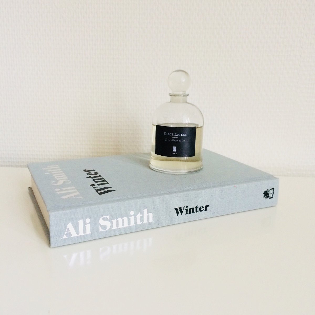 lifecoldclimate's tweet image. Day 22: it is proper winter in Brussels. Well, no snow, but temperatures below zero. Wearing @SergeLutens_EN Iris Silver Mist to mark this occasion, I think it’s a great iris for winter and very early spring. #30daysofperfume #SOTD #sergelutens #irissilvermist