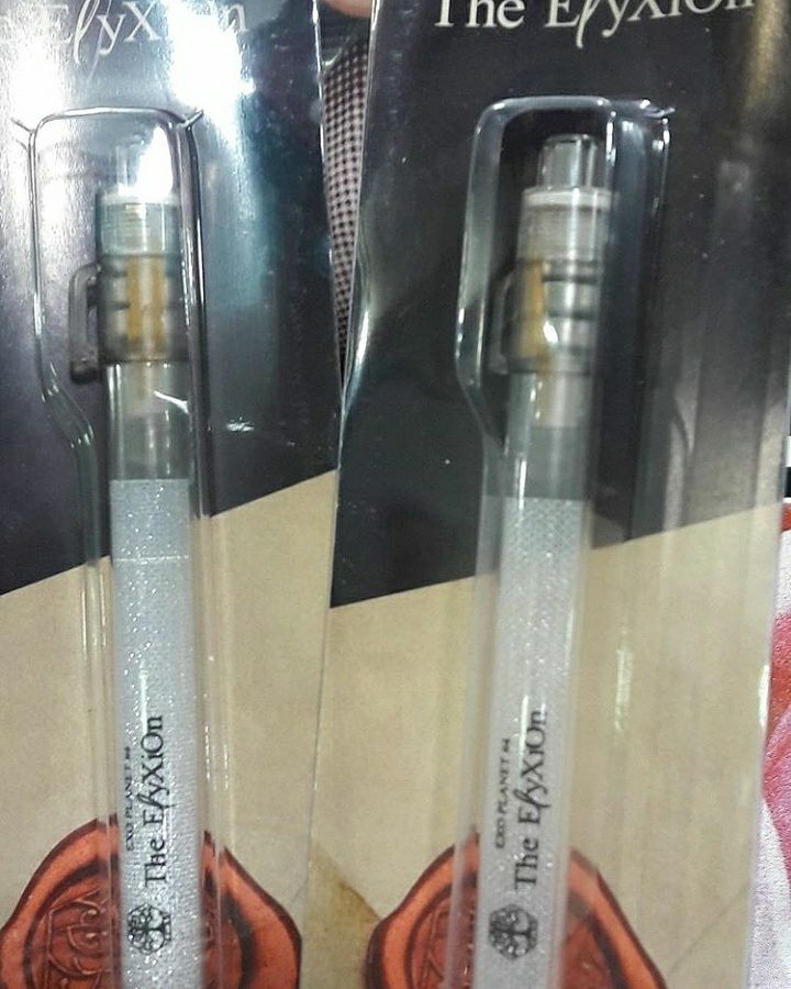 oppashopppeu's tweet photo. Readystock light penstick exo elyxion 85.000 siap kirim https://t.co/k5jySVgBWD