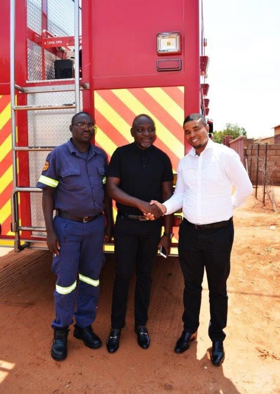 AfribizInvest's tweet photo. Today Afribiz Invest handed over a rebuilt house to a resident in #Braamfischer #soweto. Thank you to the team for all your support. #afribizinvest #stormvictims @CityofJoburgZA @CityofJoburgEMS https://t.co/9FA6hfwxYT