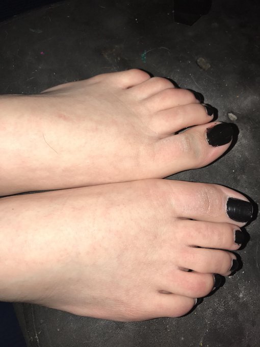 #barefeet is now trending in my community, shared by @barefootwhtgrl :) What's trending in yours? (insight<a href="/tag/barefeet"class="tags">#barefeet</a>
