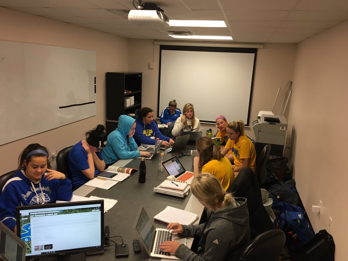 BethanyWSOC's tweet photo. Students before athletes #WeLoveToStudy #Swedes https://t.co/35U30I2GMa