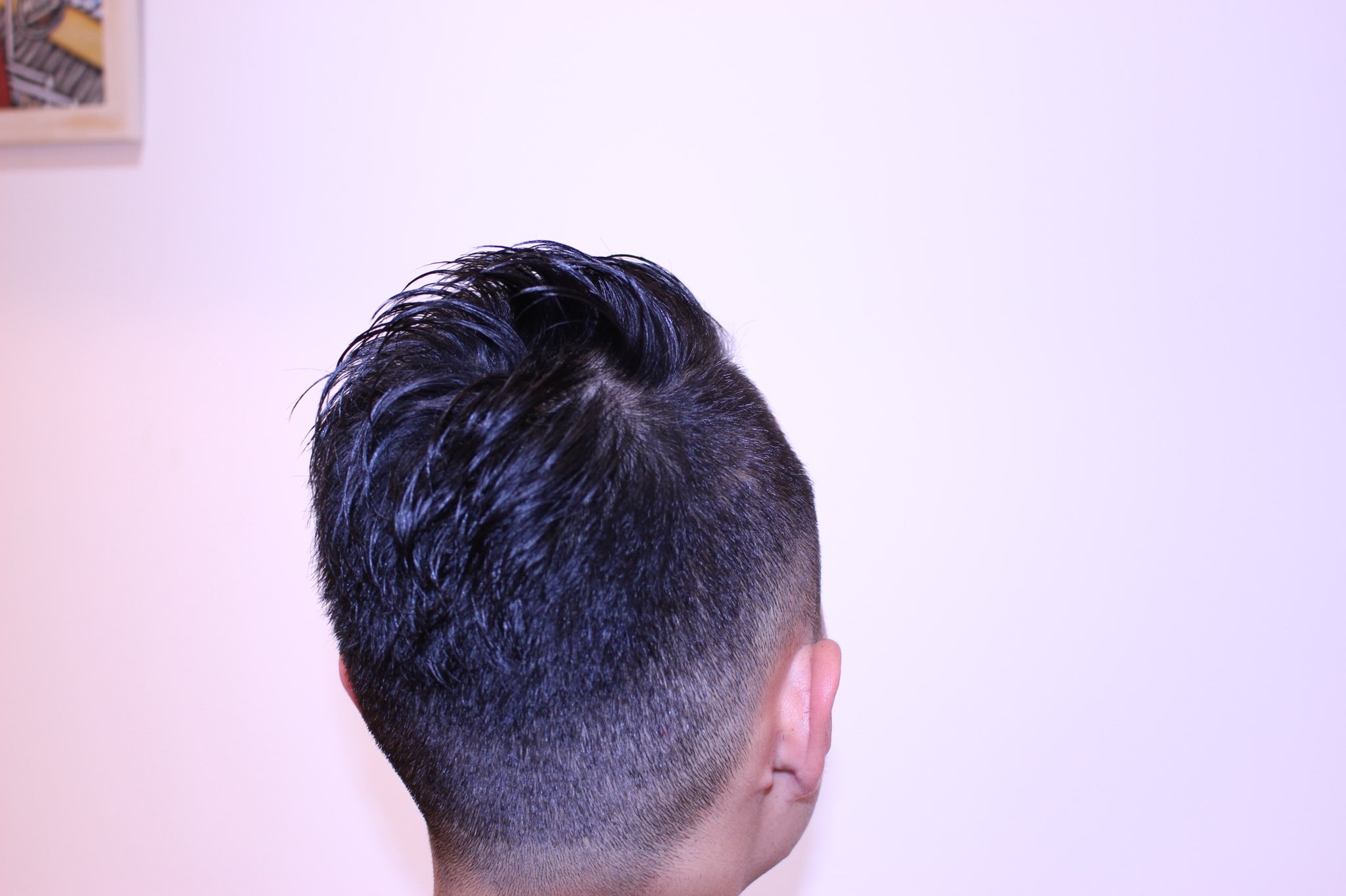 Yuya O 一時帰国中 Barber Style 顔まわりに剃り込み入れてわざとカクカクにしてメリハリつける 2 3ミリからのグラデーション借り上げ全部ハサミです 是非試してみてください 美容師 メンズカット メンズセット T Co