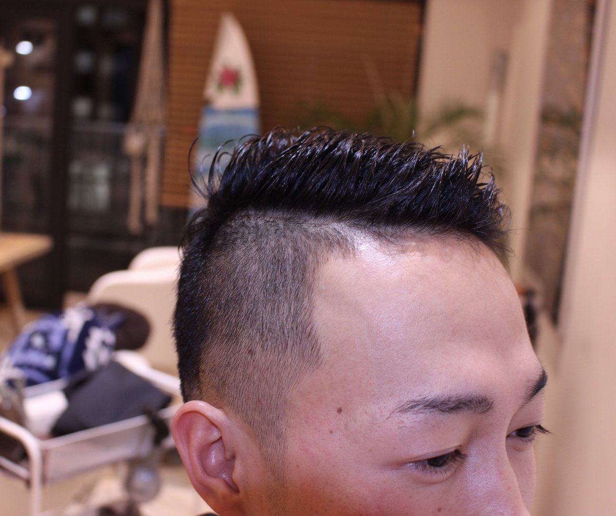 Yuya O 一時帰国中 Barber Style 顔まわりに剃り込み入れてわざとカクカクにしてメリハリつける 2 3ミリからのグラデーション借り上げ全部ハサミです 是非試してみてください 美容師 メンズカット メンズセット T