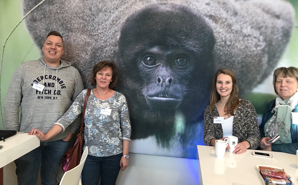 Met <a href="/Lisette_G/">Lisette Grasmeijer</a> <a href="/AnnekeLukkes/">Anneke Lukkes</a> en Jelinde vanuit #Friesland op de Apenheul. #dvdcm