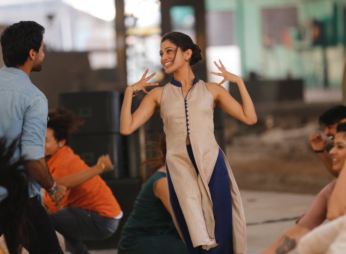 HeartbeatsFilm's tweet photo. Enough Smiles To Go Around! #setlife 

#HEARTBEATS #HEARTBEATSMOVIE #StepUp #Romance #Dance #India #Francais #Musique #Danse #Travel #Love #Friendship #Inspiration #newpics #MovieSet #YoungAdult #costars #actors #behindthescenes https://t.co/NdZVDiiLEg