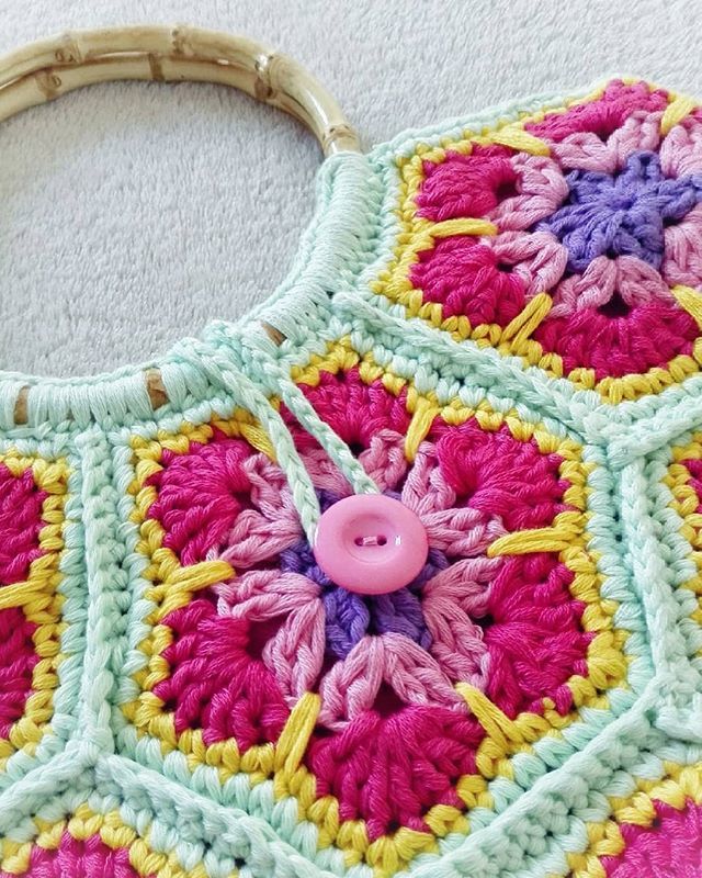 bossacreations's tweet photo. Flores Africanas &amp; Colores Llamativos | African Flowers &amp; Bright Colors .
.
.
#bossanovacreations #crochet #crocheting #crochetlove #crochetaddict #crocheter #instacrochet #croche #uncinetto #knit #knitting #knitstagram #knitwear #knittersofinstagram #ga… https://t.co/YiHqveD6Ui https://t.co/VQYgy9uAg3