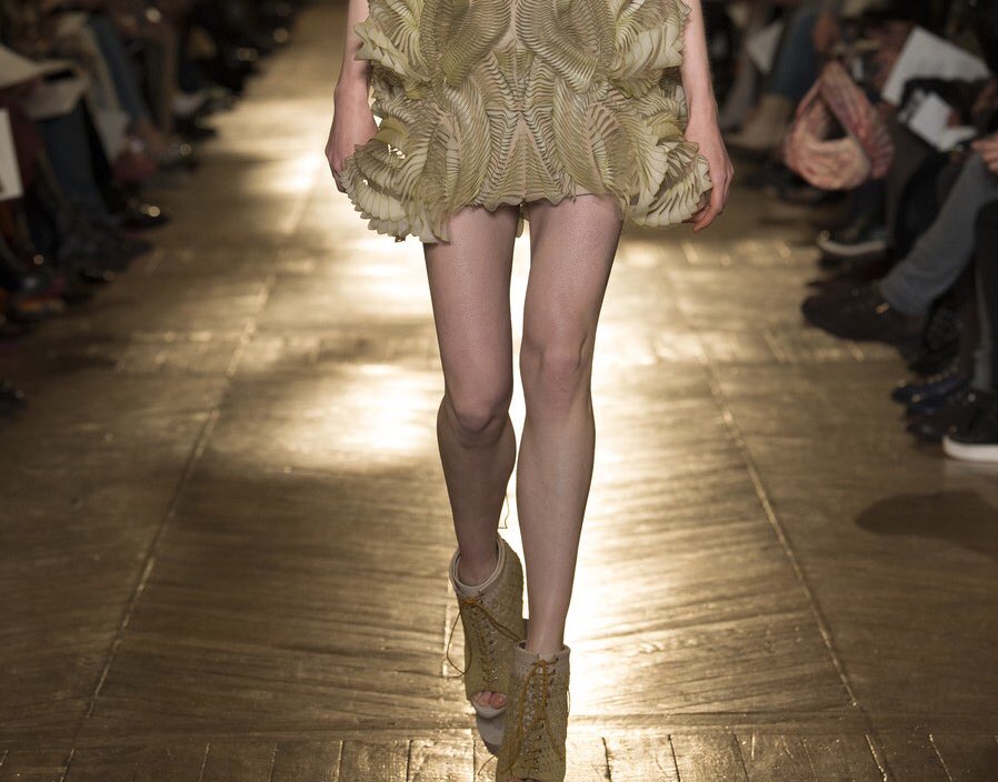 FashNerd's tweet photo. FashNerd | What’s Your Opinion on Iris van Herpen’s Latest Avant-Garde Collection https://t.co/R12j62ITTX #FashionTech #DataDust #3DPrinting #HauteCouture #SS18 #IrisvanHerpen https://t.co/v3y6g46mYu