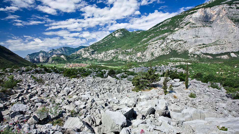pivettiladige's tweet photo. #Trentino. «Paesaggio unico e invidiabile» il futuro della Valle del #Sarca tra turismo sostenibile, mobilità e #outdoor. Oggi su @giornaleladige e qui online: https://t.co/4H1EGQLG3n #vacanzeintrentino #gardaoutdoors #dro #drena #marocche #vallesarca #gardatrentino #altogarda https://t.co/dRJwcIjDhS