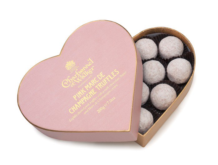 Perfectgiftbox's tweet photo. Who wouldn't want a box of these @Charbonnel for #Valetinesday yes please!  #ValentinesTreats #Gifts https://t.co/qdrRrctCOG