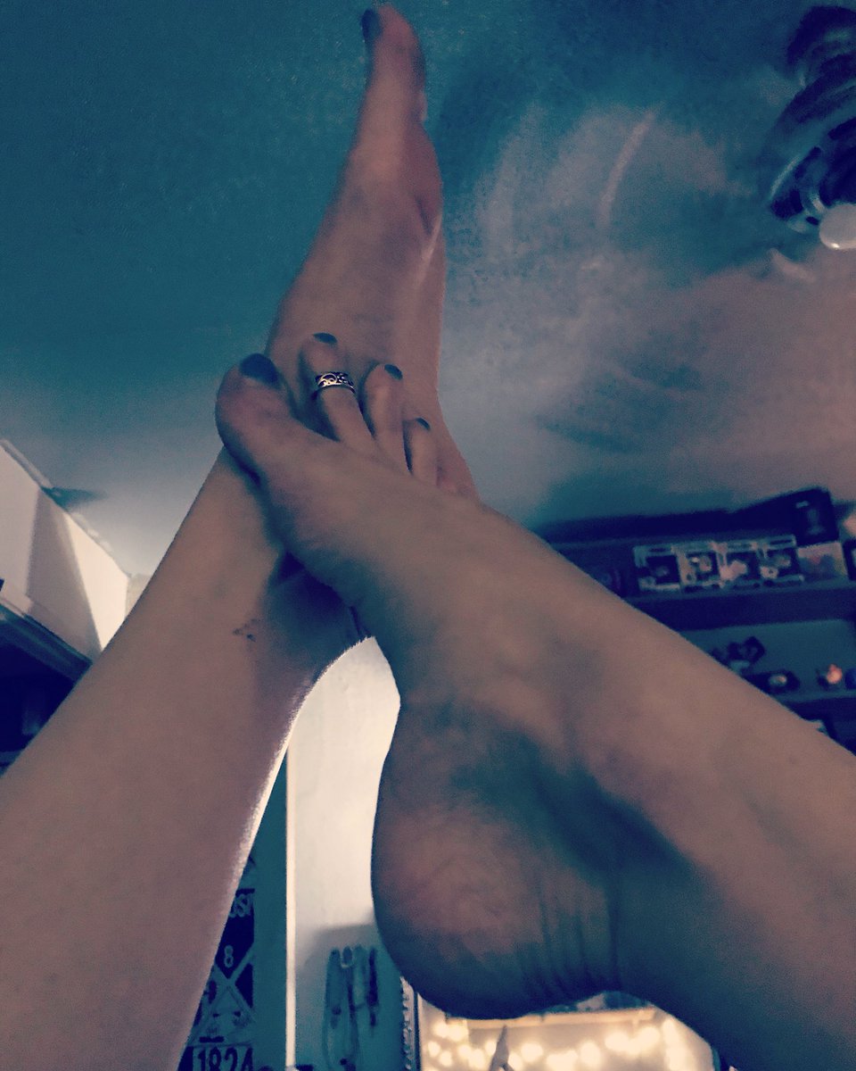 goddess_pixie's tweet photo. Sponsor my pedicure today, and I’ll give you a Skype session tonight and one kik session later this week. Very very limited time offer!!!! DM to claim now #foot #feet #footfetishnation #milf #milffeet #goddess #prettyfeet #cutefeet #paintedtoes #stockings #fishnets #socks #soles https://t.co/SwtAUNinqC