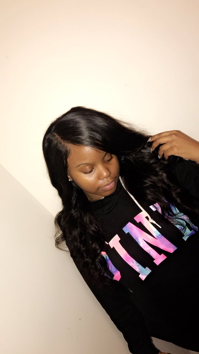 KiDawggg_'s tweet photo. Frontal Install 😍 getting nothing but better 💪🏼 Thanks for trusting me ☺️ .. Look at that “Styles by Ki Glow” though ✨! Hair from: @LacedByLayy book appointments 301-613-2864 #dmvhairstylist #dmv #frontal #dmvfrontals #dmvweaves #stylesbyki #dchairstylist #mdhairstylist https://t.co/Vj01QFplKU