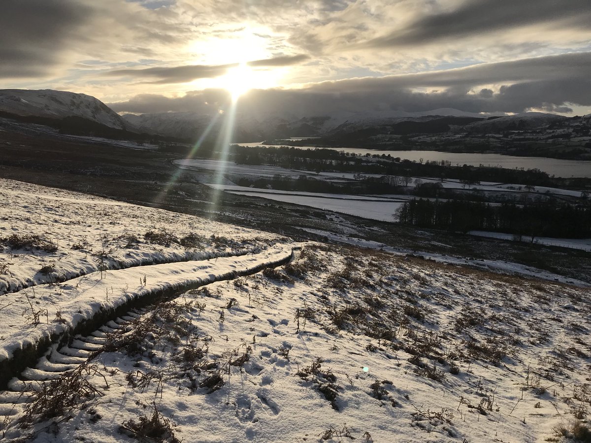 _arcaneblue's tweet image. After work fell run in the snow... Beautiful view from Roehead 😍