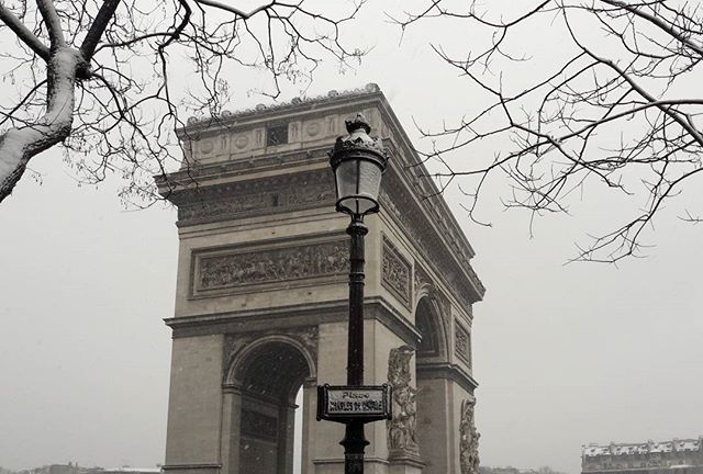 #paris #snow at the Arc de Triomphe 
#parisjetaime #iloveparis #travel #luxurytravel #traveladdict #travelblog #parisvacations #francevacation #francetravel #cntraveler ift.tt/2nO2ALD