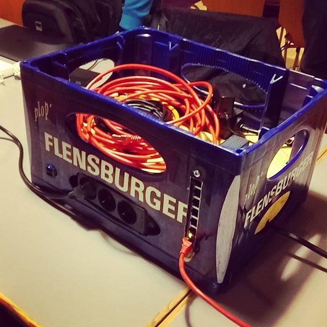 chaos_fl's tweet photo. Strom, USB, LAN und sogar ein WLAN. Wir präsentieren die Flensburger Ploppbox. https://t.co/8si8UqgP3k https://t.co/cEQf9r1kZJ