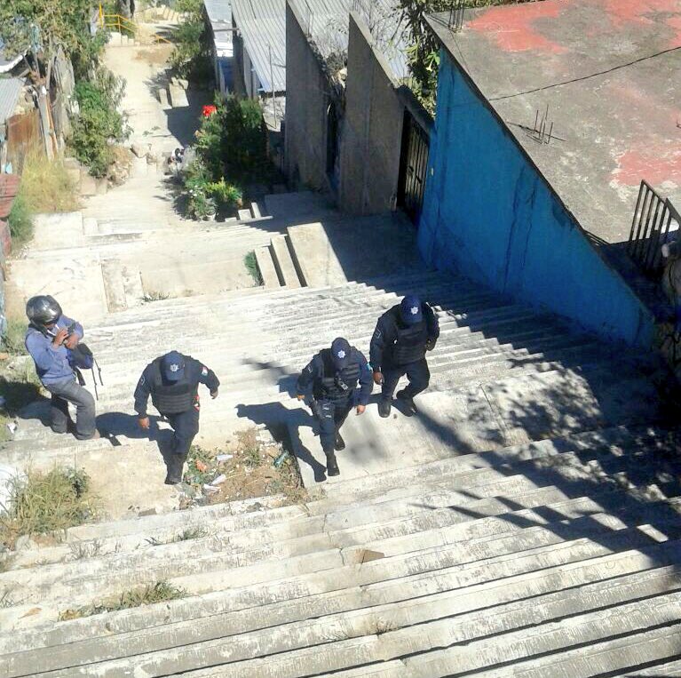 MunicipioSeguro's tweet photo. En diferentes Colonias de las 13 Agencias Municipales de Oaxaca de Juárez continuamos implementando recorridos de prevención y disuasión para evitar la comisión de delitos.
@JAHFraguas https://t.co/zyeGQbYdA5