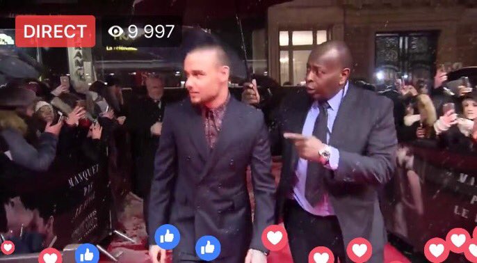 📸 <a href="/LiamPayne/">Liam</a> on the #FiftyShadesFreed red carpet via @FiftyShadesQc. He took pics with fans who were waited under the snow. - 6/2