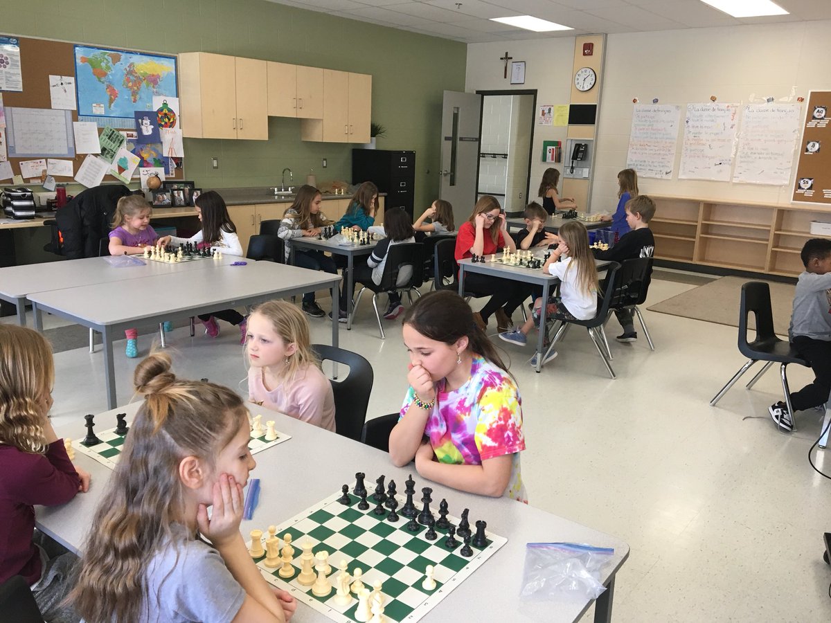 mme_smyth's tweet photo. Busy chess practice with the primary students! #chessclub #chessrocks @rockwoodheart https://t.co/T2rqiTWdSw