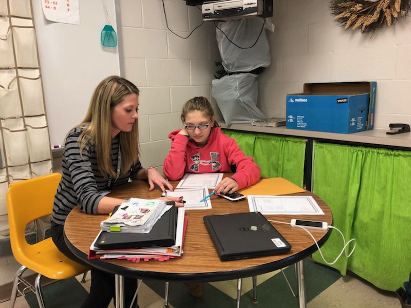 LeffingwellDan's tweet photo. Mrs Thompson using stations with task cards, including a passage on scatter plots in the real world, technology, vocabulary &amp; a 1:1 teacher station!! #classdesign #blendedlearning #makingIThappen #GoZeps @CharityDodd https://t.co/KpHb2Arvwy