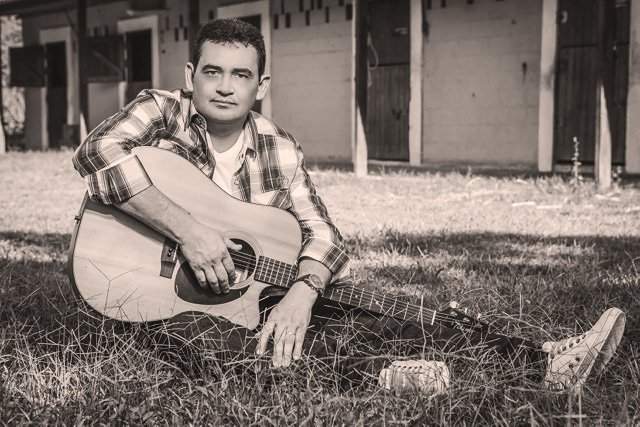 Confira a canção "Só Deus faz": youtube.com/watch?v=1ws9-v…. <a href="/davisilvalouvor/">David Silva</a>