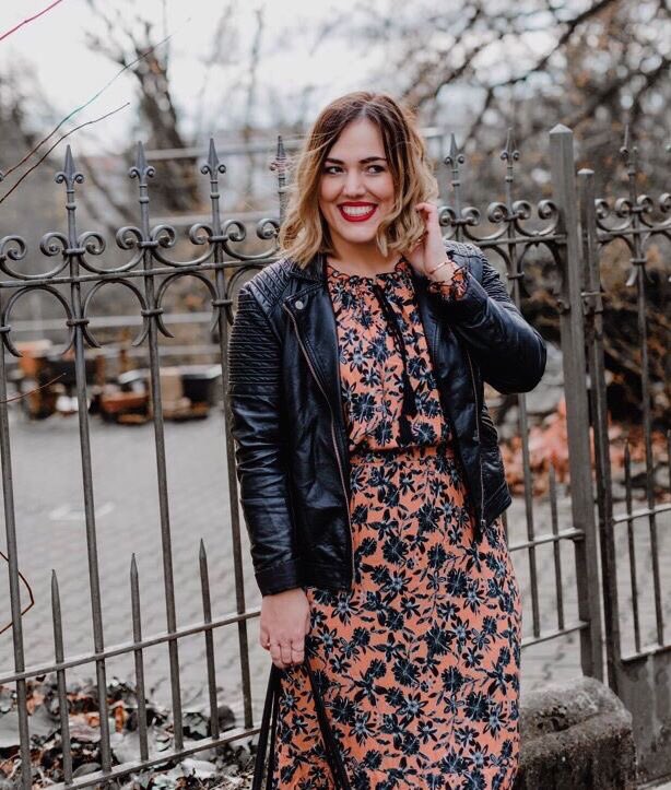 sheego's tweet photo. Kleiderliebe ❤️#Boho #sheego #annascholz #blogger #fashionblogger #OOTD #photography #curvywoman https://t.co/PCXPAqHPRx