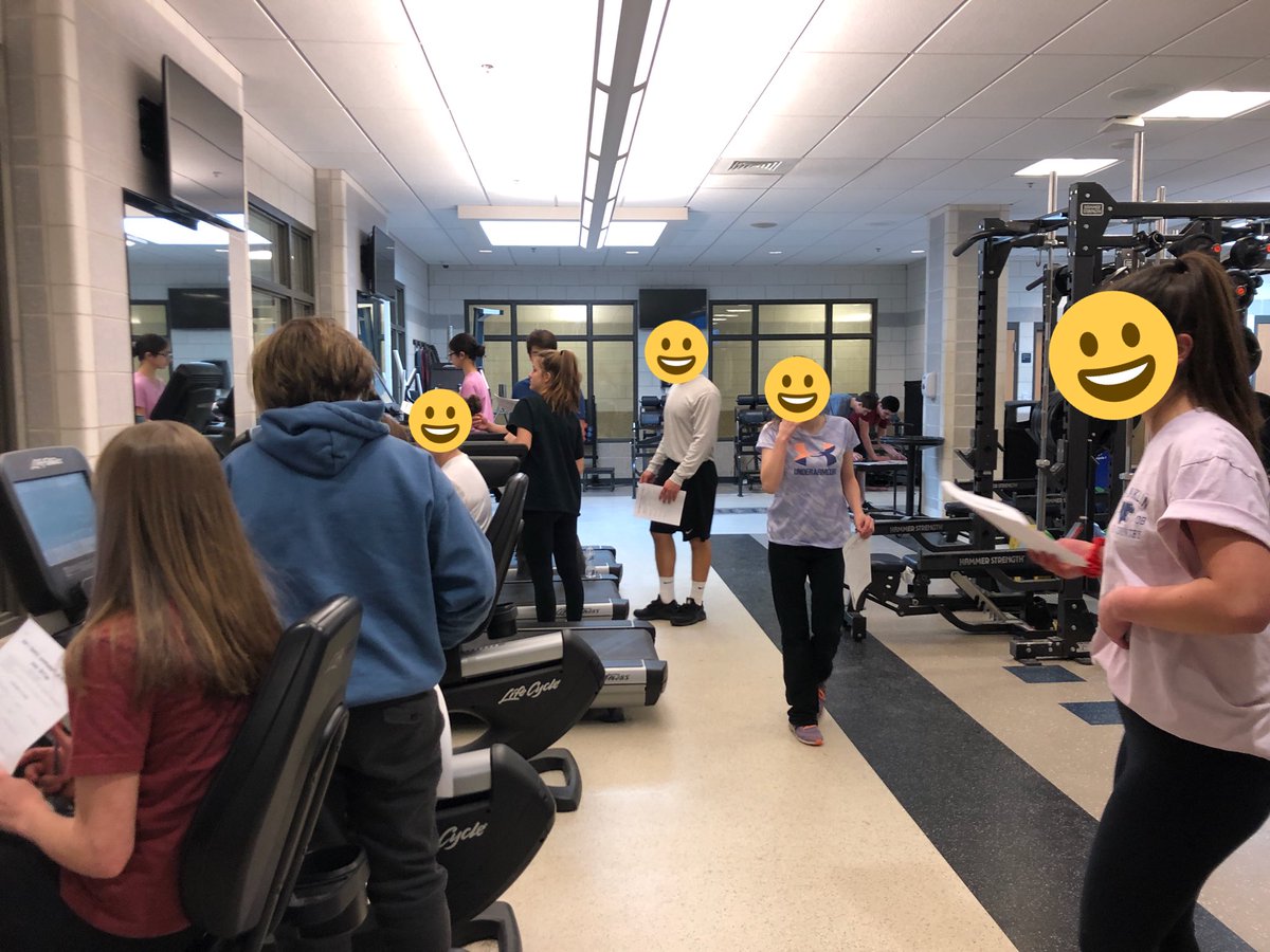 MsArnoldPE's tweet photo. Wellness 9 D period class working together to become familiar with the equipment in our Fitness Center! #fhswellness @FPSHealthPE https://t.co/pt2sqxUlMD