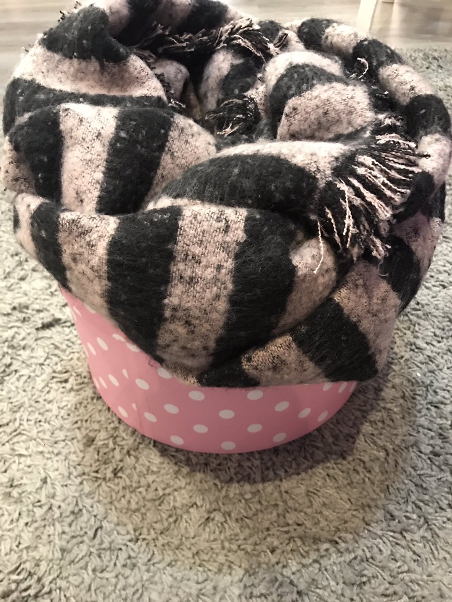 MiraKeMono's tweet photo. El otro día os la dejamos en negro y hoy os la traernos con un tono rosado 🌸🔝

Bufamanta @fortimebags !! 

#bufamanta
#fortime
#modaycomplementos 
#mirakemono https://t.co/l5H8LKM9AJ