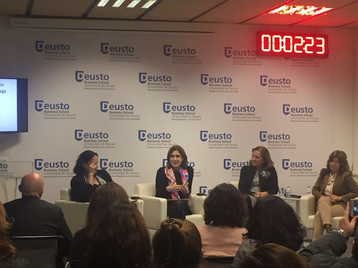 MicrosoftES's tweet photo. Hacen falta más referentes de mujeres tecnólogas para animar a las niñas a estudiar #STEM @pillopez, CEO @MicrosoftES en #PremioAdaByron @Deusto @MujerTekSpace https://t.co/KRQBnHCN4N