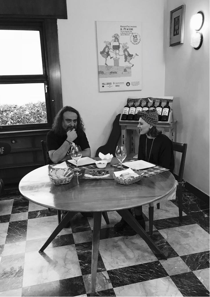 EvaOfficial_'s tweet photo. Appena finita l'intervista con Michele Monina. 
Respect! 🙌🏻 
#sanremo2018 #iltassodelmiele #cosatisalverà
@SonyMusicItaly @OTRlive https://t.co/wGieYDu0Nm