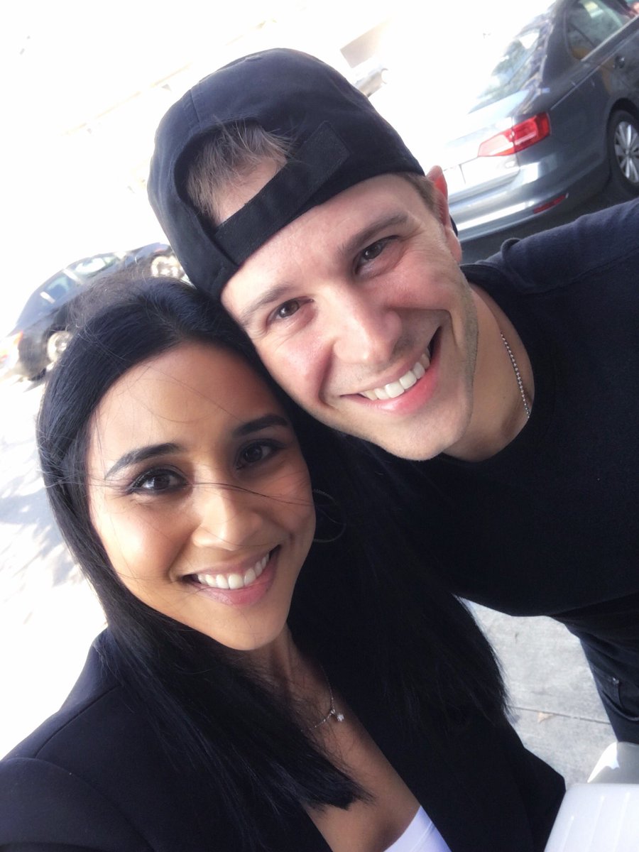 prim_siripipat's tweet photo. 1) Poco & Bubz back together! 2) Selfies are boring. Letโs bring in a random furry friend into the pic. Whoโs pup is this? 3) Heโs cuuuuuuuuute. Kisses. #la #cali #oldpals #reunited #bubz&poco #teamtrample @Steve_Weissman https://t.co/QUSw8U5ahM
