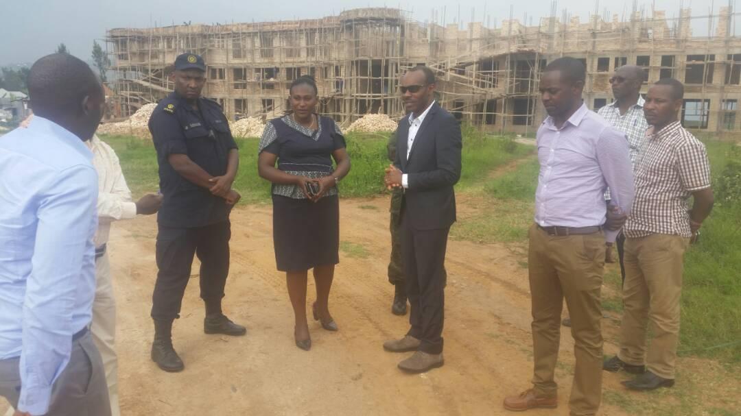 Uyu munsi MoS <a href="/RwandaLocalGov/">Ministry of Local Government | Rwanda</a> <a href="/CyriaqueHa/">Cyriaque Harelimana</a> yasuye umurenge wa Runda areba imyubakire ndetse atanga n'Inama z'uko byanozwa