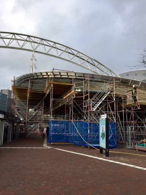 VanBovenBV's tweet photo. Onze monteurs werkzaam bij #STATION #Blaak #Rotterdam @ProRail @aannemerKuurnanWestBV #renovatie #kunstof #transparante #panelen #overkapping https://t.co/Q7txI4MRuB