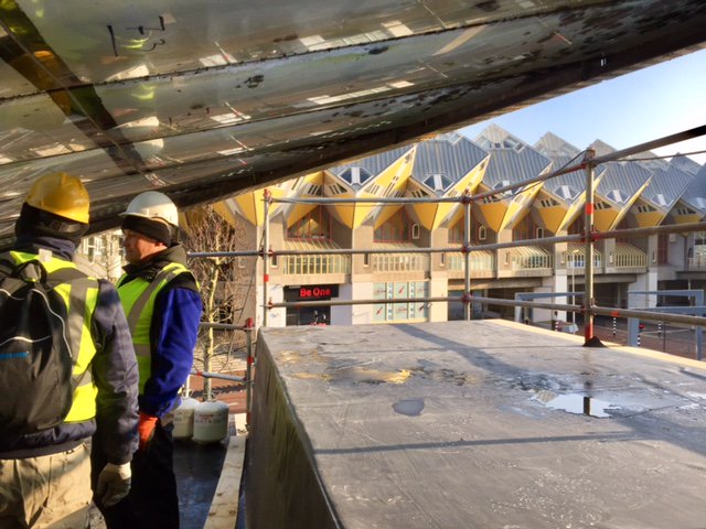 VanBovenBV's tweet photo. Onze monteurs werkzaam bij #STATION #Blaak #Rotterdam @ProRail @aannemerKuurnanWestBV #renovatie #kunstof #transparante #panelen #overkapping https://t.co/Q7txI4MRuB