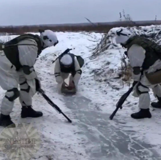 命がけのカーリングｗｗｗ　ロシア兵が行う危険すぎるウィンタースポーツがコレｗｗｗ