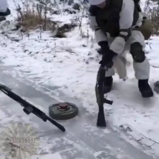 命がけのカーリングｗｗｗ　ロシア兵が行う危険すぎるウィンタースポーツがコレｗｗｗ