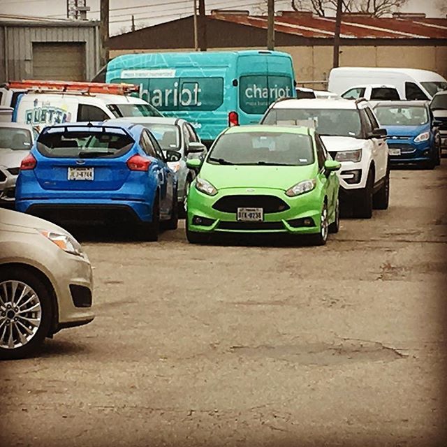 DJ_Purchase's tweet photo. #limeparty made a friend while getting serviced. When the dude brought my car around, I told him that mine was the #nitrousblue RS. He was not amused. #focusrs #headgasket #fiestast https://t.co/VGAFskWeEn https://t.co/Q1Jtb9FmYU