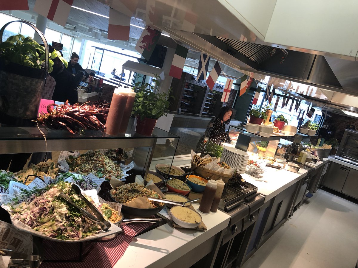 Iranian Street Food at O2Telefonica Bath Road. Amazing and crazy busy day. Thank you team <a href="/bathroadfood/">@bathroadcatering</a> <a href="/vickiwright47/">vicki wright</a> <a href="/lloydie1/">lloyd burford</a> 👍😄