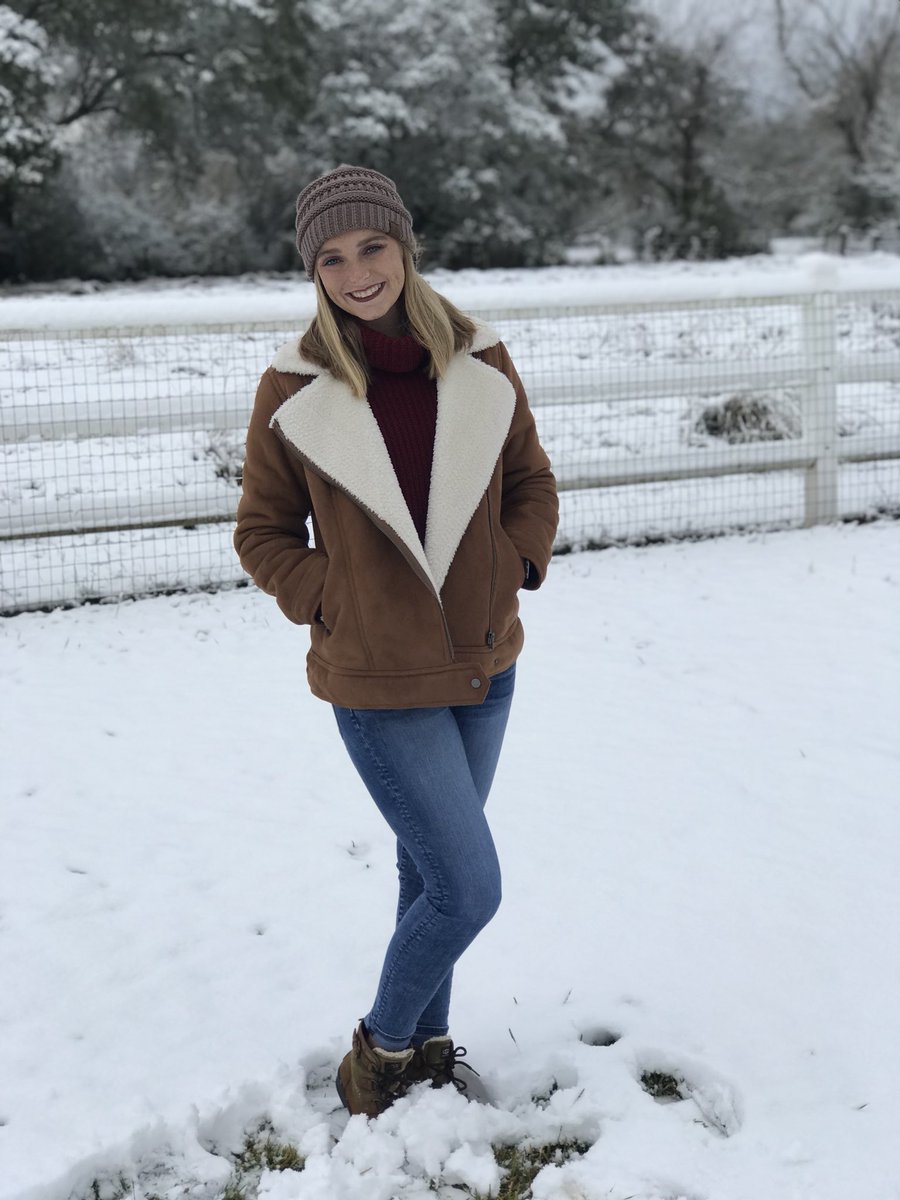 macirayee's tweet photo. Vote mace & I’ll be sure to put a smile on your face
#fairqueen2018 🐂💓 https://t.co/v8JSna6D6O