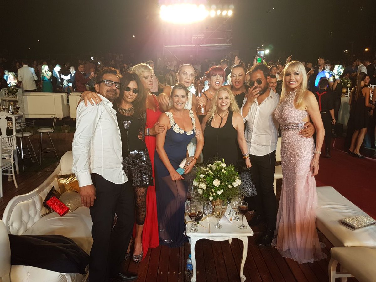 sandrasmith07's tweet photo. PREMIO CARLOS 2018
"MÉRITO ARTISTICO" para  "EXTINGUIDAS"
"MEJOR ACTRIZ" para "NOEMÍ ALAN"
MUYYYY FELICES!! https://t.co/SsvUSV6yO7