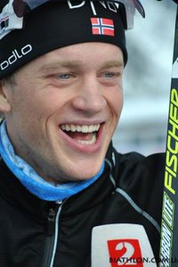 Тарьей бё биатлон. Йоханнес тинес бё биатлонисты. E бе. Йоханнес тинес бё. Йоханнес тиннес бё пекин медаль.